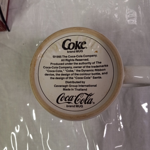 Vintage Coke 1995 Coca-Cola Mug Cup Christmas Ceramic 12 oz Season Greetings - Picture 4 of 4